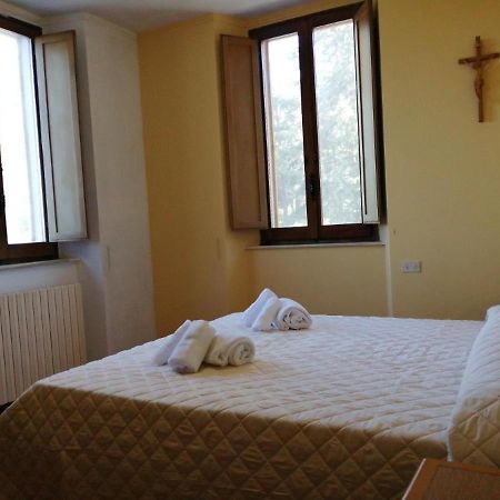 Casa Per Ferie Ulivo D'Assisi Villa Luaran gambar